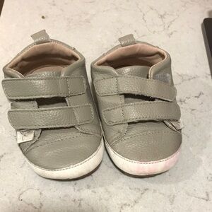 Little Love Bug Casual Gray Low Top Shoes / size 6
